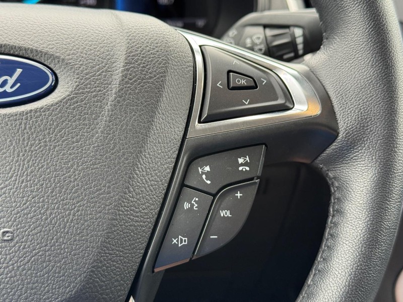 Ford Edge Vehicle Full-screen Gallery Image 21