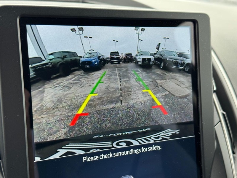 Ford Edge Vehicle Full-screen Gallery Image 23