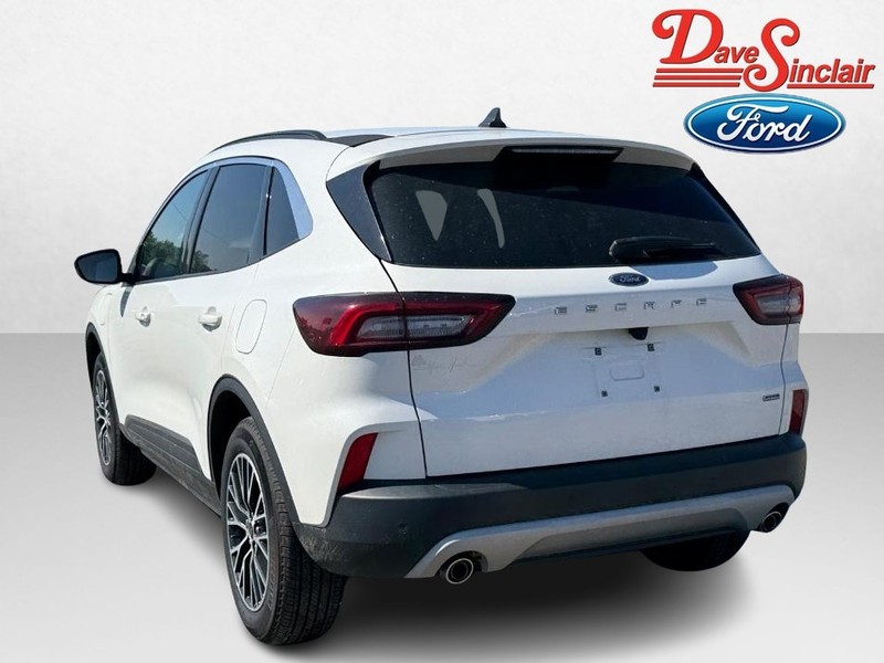 Ford Escape Vehicle Full-screen Gallery Image 09