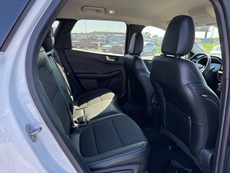 Ford Escape Vehicle Full-screen Gallery Image 13