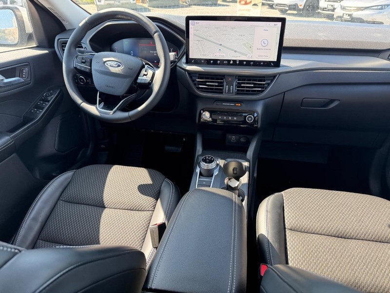 Ford Escape Vehicle Full-screen Gallery Image 15