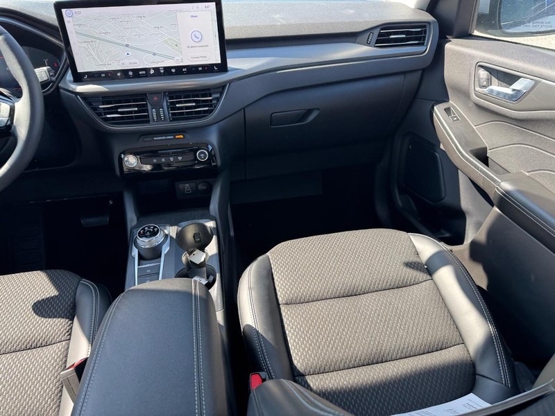 Ford Escape Vehicle Full-screen Gallery Image 16