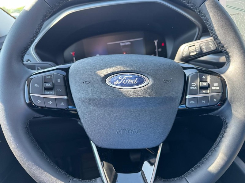 Ford Escape Vehicle Full-screen Gallery Image 19