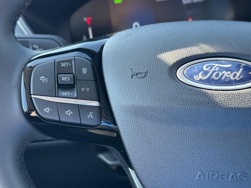 Ford Escape Vehicle Full-screen Gallery Image 20