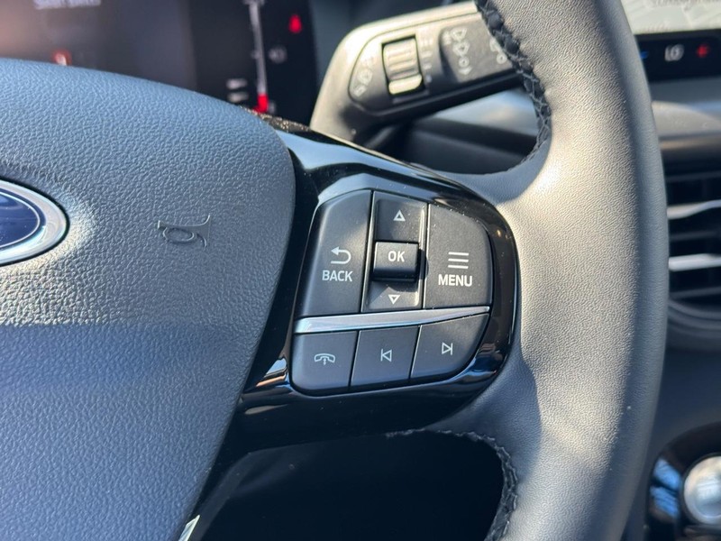Ford Escape Vehicle Full-screen Gallery Image 21