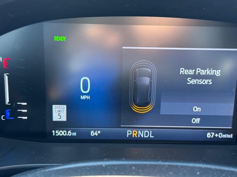 Ford Escape Vehicle Full-screen Gallery Image 25