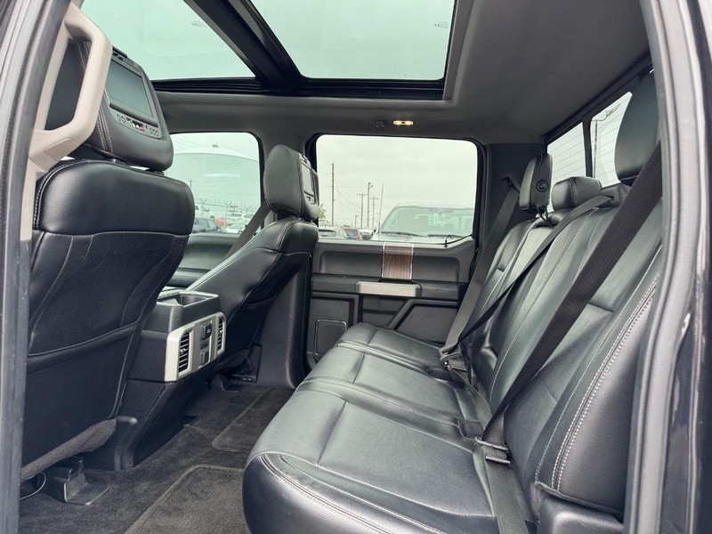 Ford F-150 Vehicle Full-screen Gallery Image 12