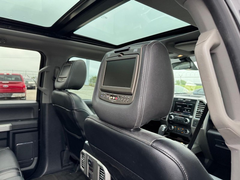 Ford F-150 Vehicle Full-screen Gallery Image 15