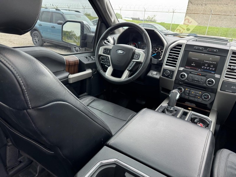 Ford F-150 Vehicle Full-screen Gallery Image 16