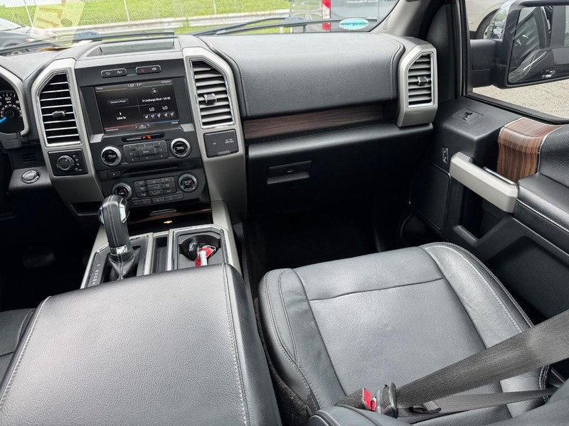 Ford F-150 Vehicle Full-screen Gallery Image 18