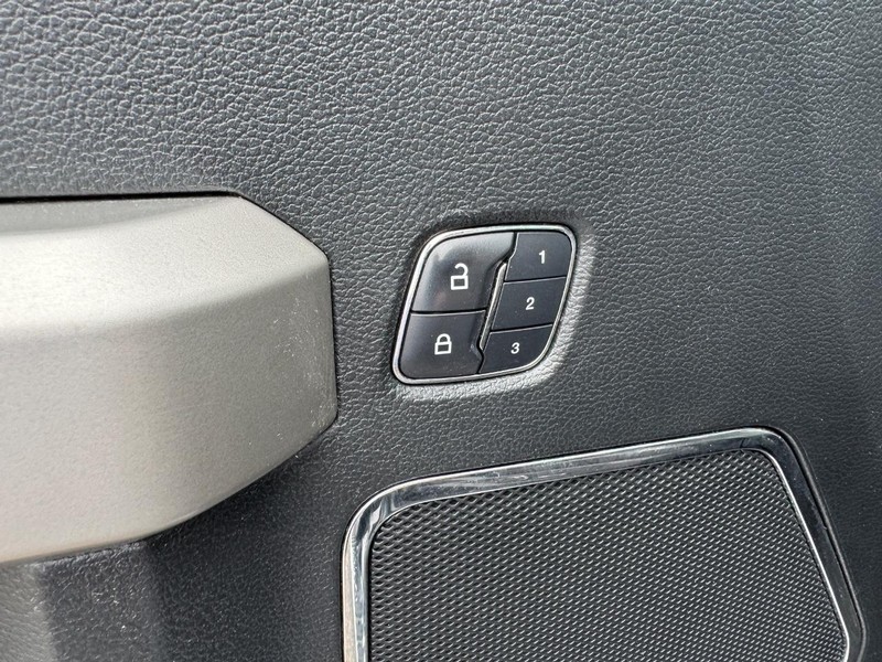 Ford F-150 Vehicle Full-screen Gallery Image 20
