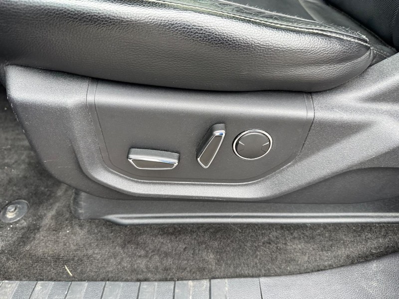 Ford F-150 Vehicle Full-screen Gallery Image 21