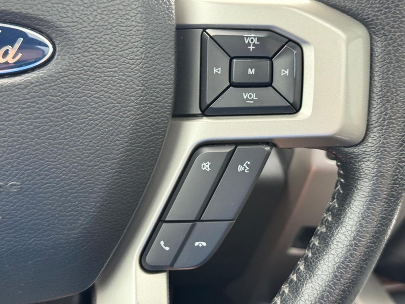 Ford F-150 Vehicle Full-screen Gallery Image 24