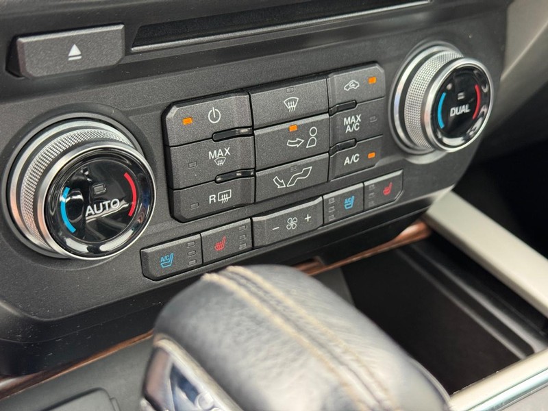 Ford F-150 Vehicle Full-screen Gallery Image 25