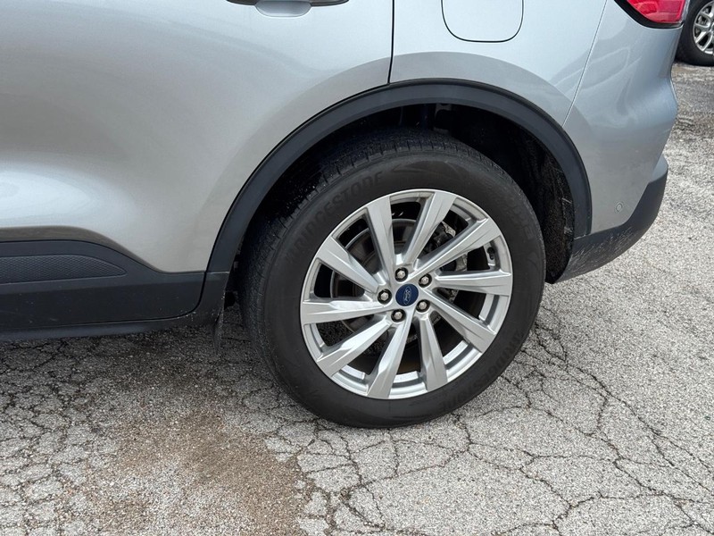 Ford Escape Vehicle Full-screen Gallery Image 11