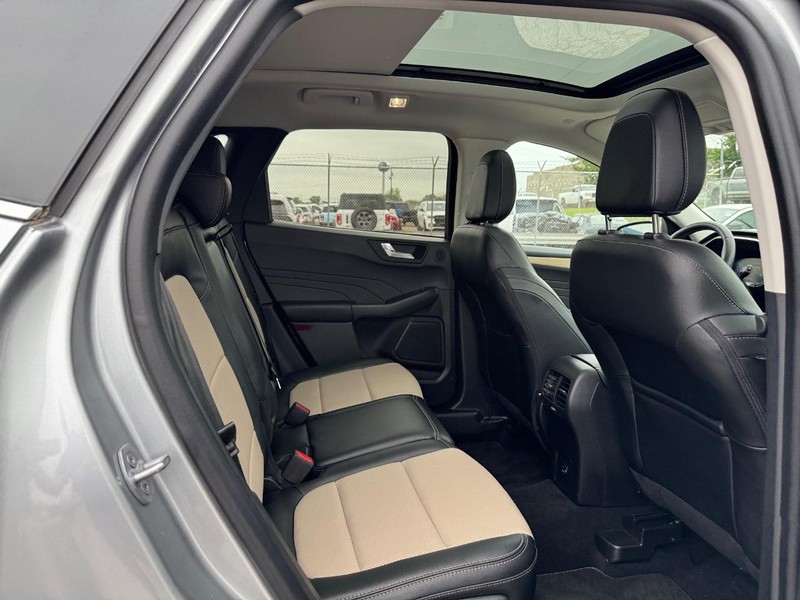 Ford Escape Vehicle Full-screen Gallery Image 14