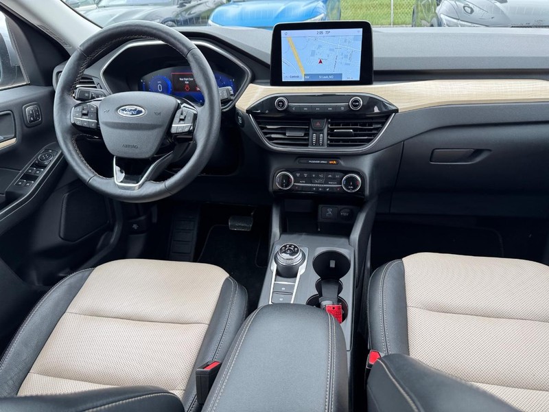 Ford Escape Vehicle Full-screen Gallery Image 16