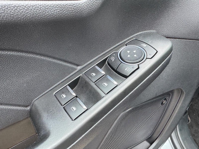 Ford Escape Vehicle Full-screen Gallery Image 19