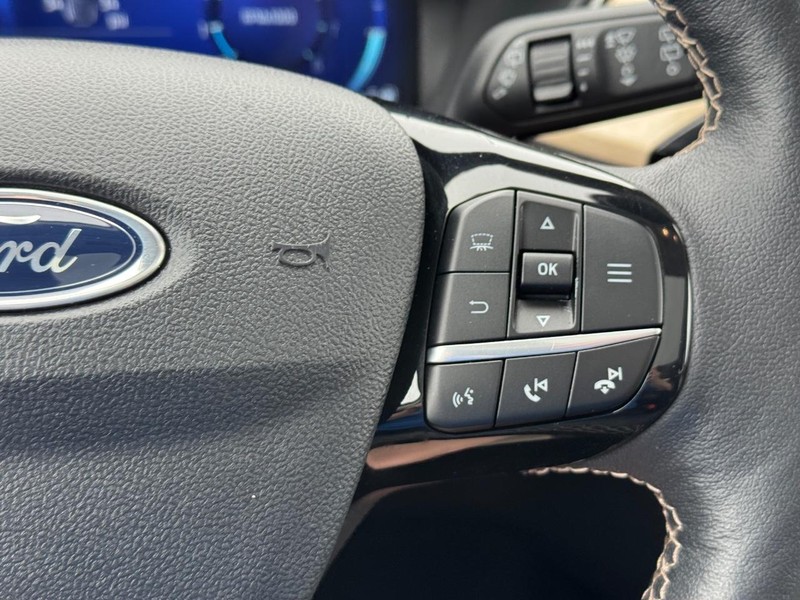 Ford Escape Vehicle Full-screen Gallery Image 23