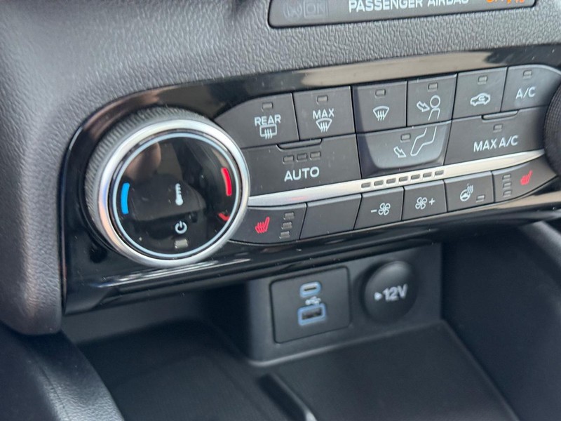 Ford Escape Vehicle Full-screen Gallery Image 25