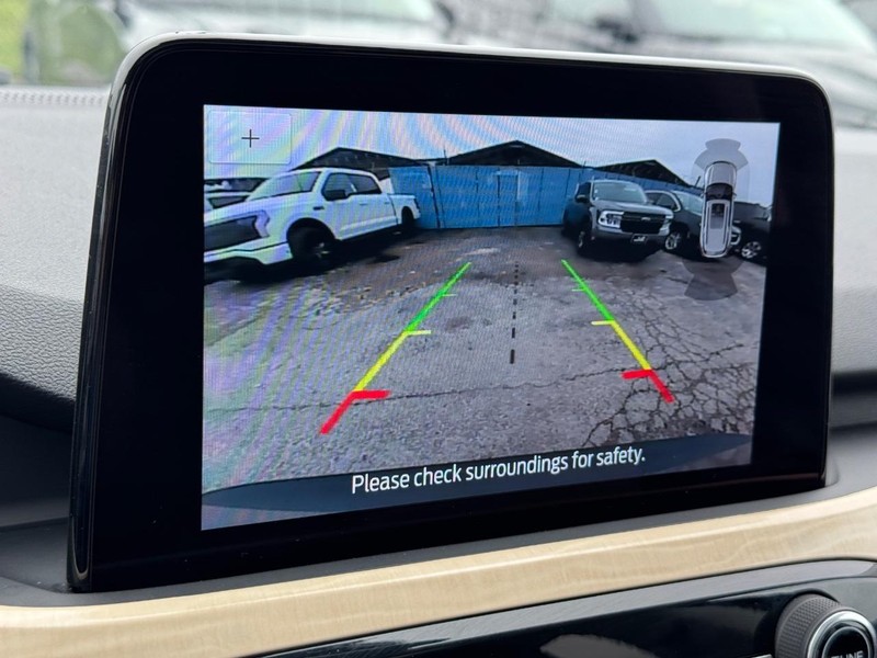 Ford Escape Vehicle Full-screen Gallery Image 26