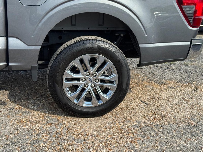Ford F-150 Vehicle Full-screen Gallery Image 11