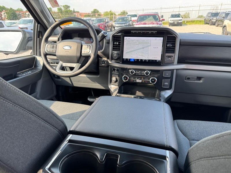 Ford F-150 Vehicle Full-screen Gallery Image 13