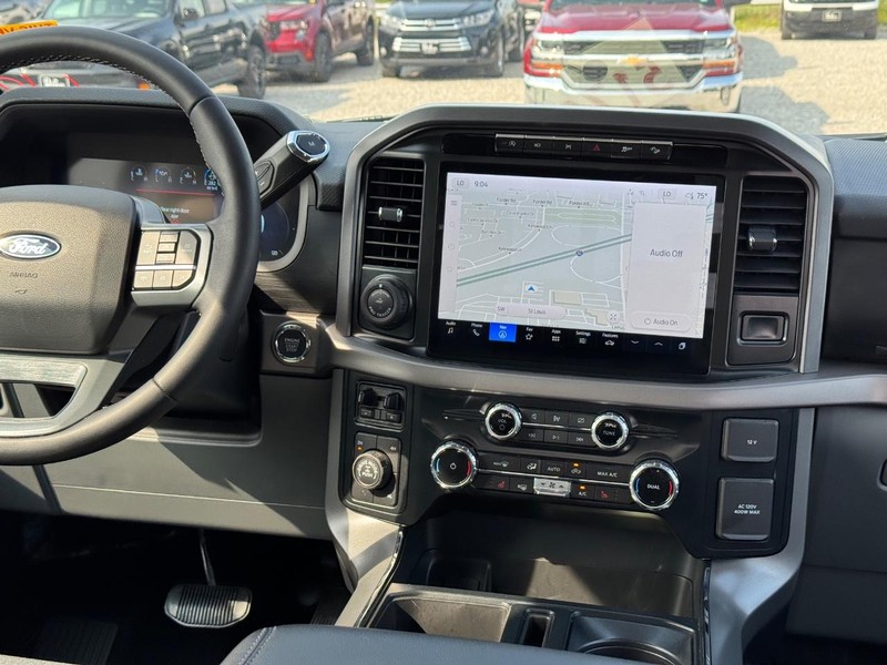 Ford F-150 Vehicle Full-screen Gallery Image 16