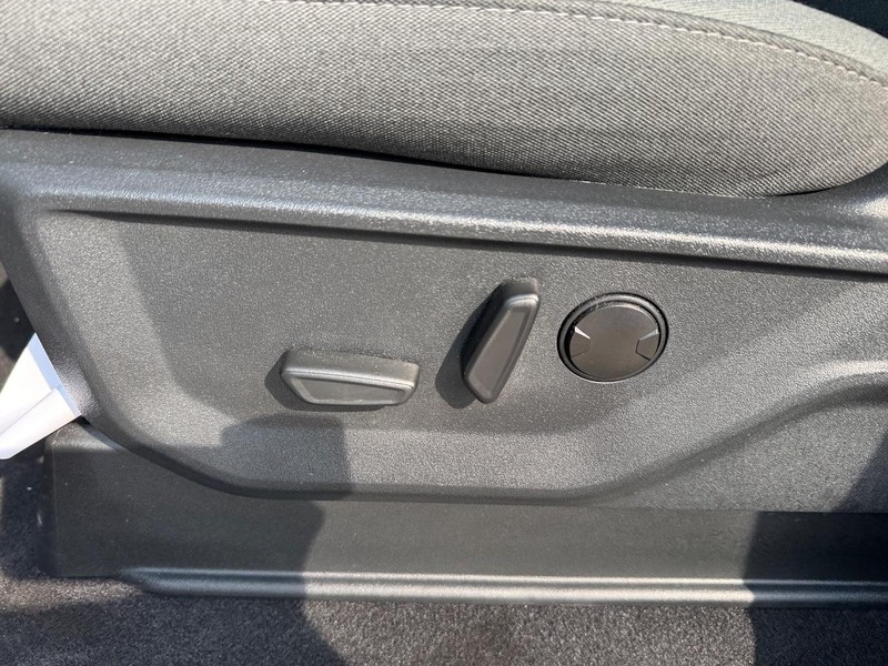Ford F-150 Vehicle Full-screen Gallery Image 18