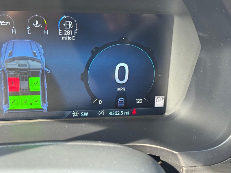 Ford F-150 Vehicle Full-screen Gallery Image 26