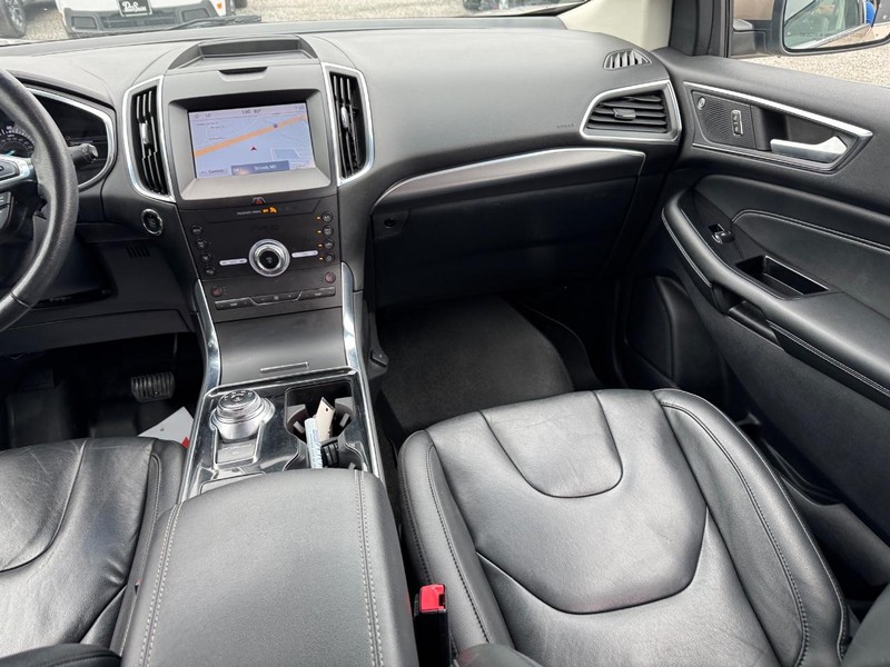 Ford Edge Vehicle Full-screen Gallery Image 17