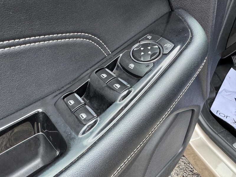 Ford Edge Vehicle Full-screen Gallery Image 19
