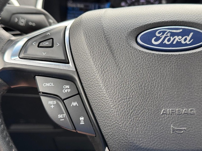 Ford Edge Vehicle Full-screen Gallery Image 22