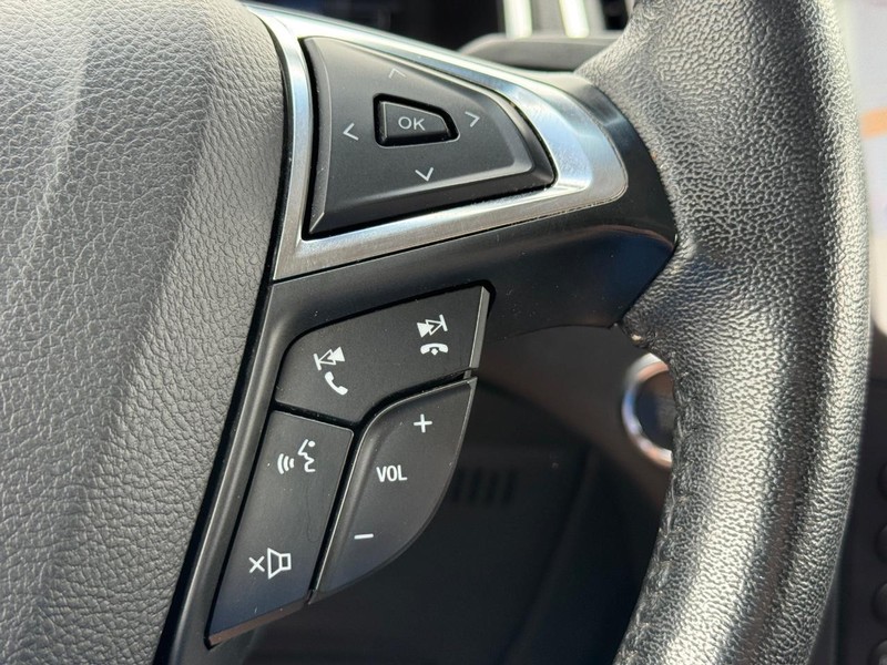 Ford Edge Vehicle Full-screen Gallery Image 23