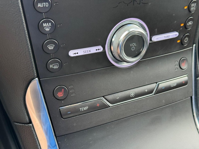 Ford Edge Vehicle Full-screen Gallery Image 25