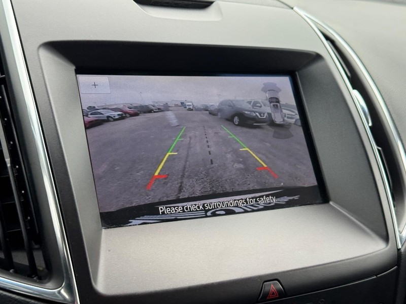 Ford Edge Vehicle Full-screen Gallery Image 26