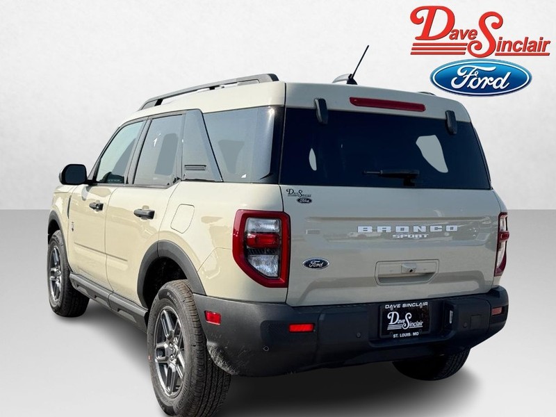 Ford Bronco Sport Vehicle Full-screen Gallery Image 09