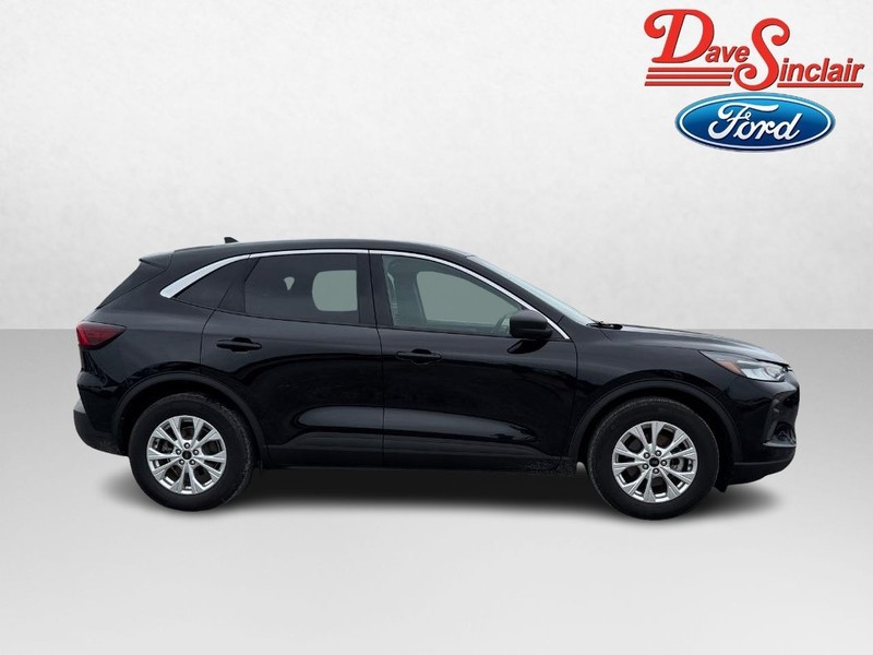 Ford Escape Vehicle Full-screen Gallery Image 05
