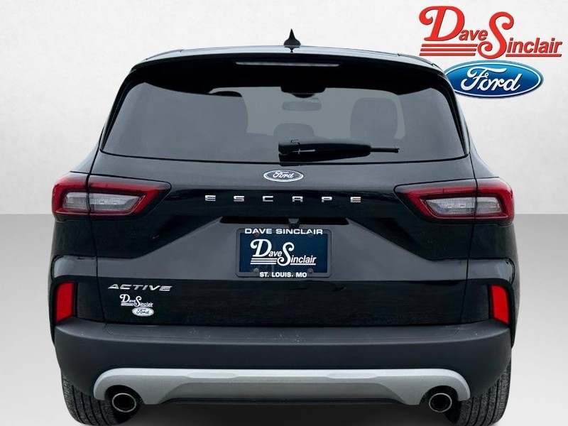 Ford Escape Vehicle Full-screen Gallery Image 08