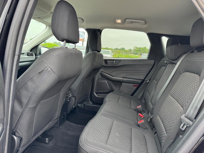 Ford Escape Vehicle Full-screen Gallery Image 12