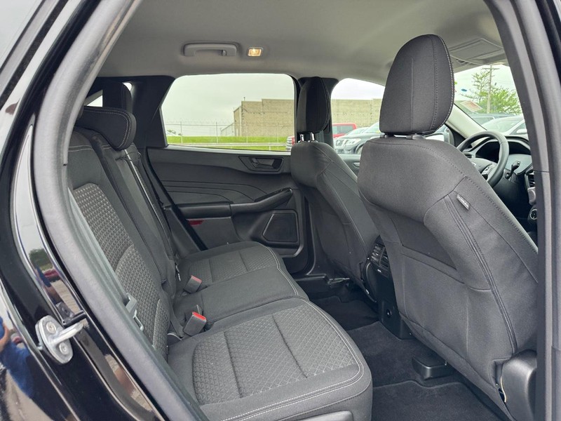Ford Escape Vehicle Full-screen Gallery Image 13