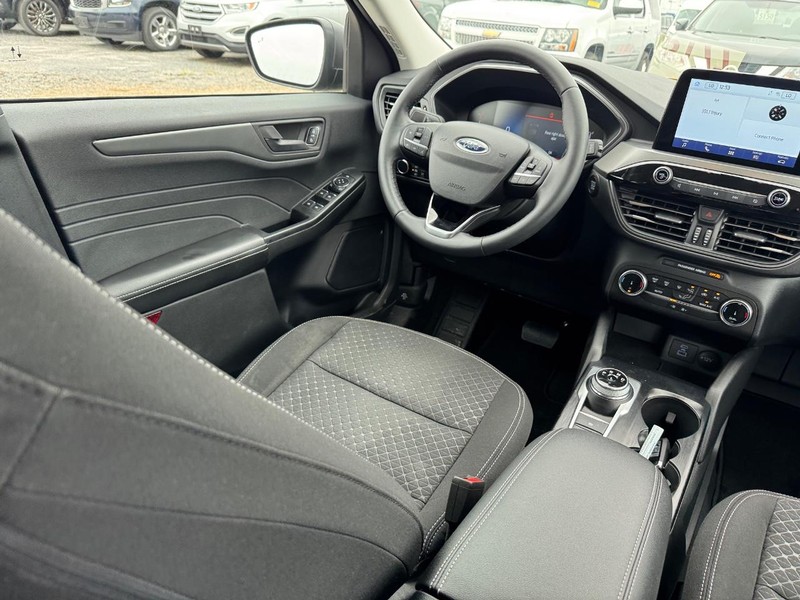 Ford Escape Vehicle Full-screen Gallery Image 14