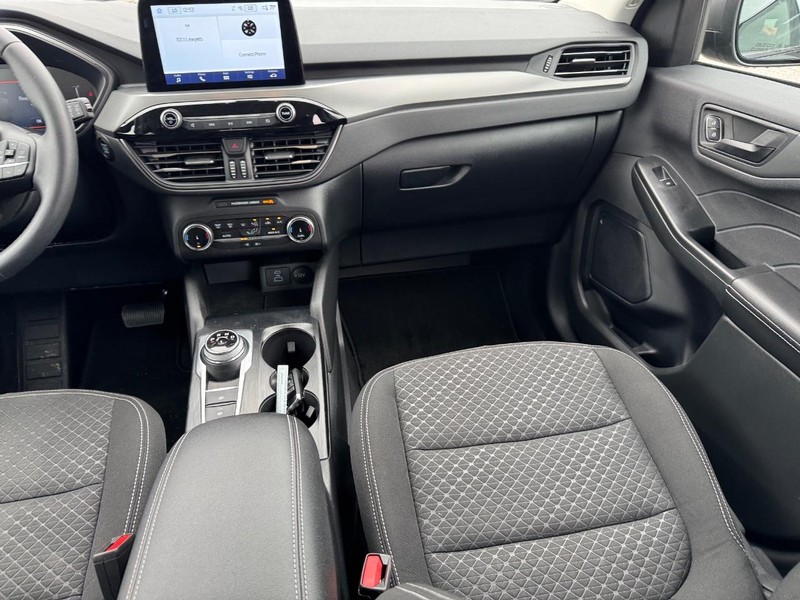 Ford Escape Vehicle Full-screen Gallery Image 16