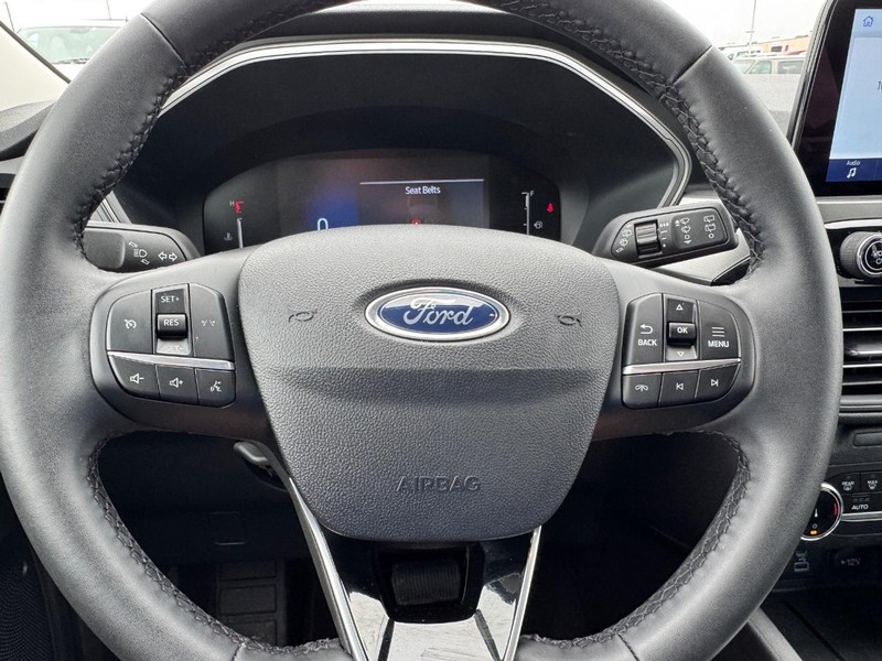 Ford Escape Vehicle Full-screen Gallery Image 19