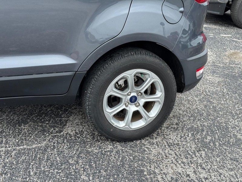 Ford EcoSport Vehicle Full-screen Gallery Image 11