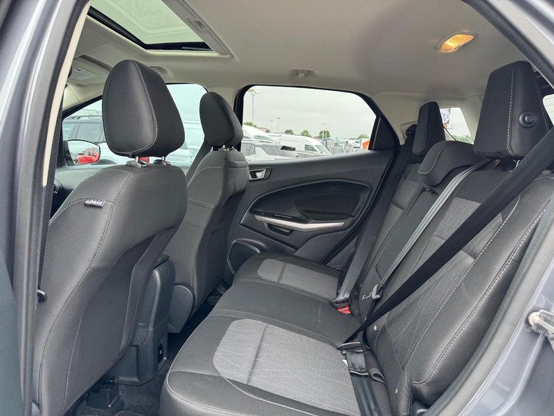 Ford EcoSport Vehicle Full-screen Gallery Image 12