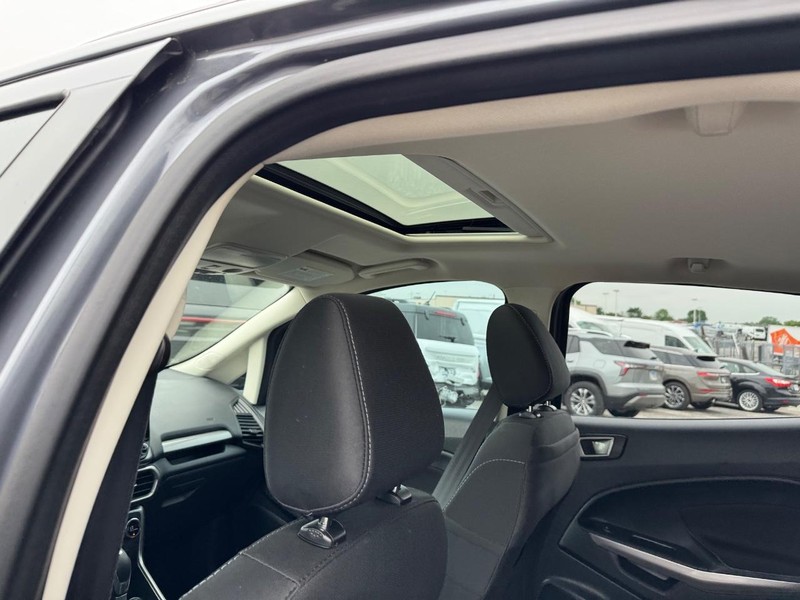 Ford EcoSport Vehicle Full-screen Gallery Image 13