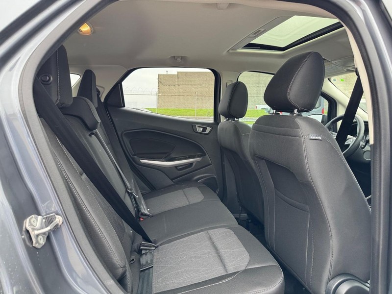 Ford EcoSport Vehicle Full-screen Gallery Image 14