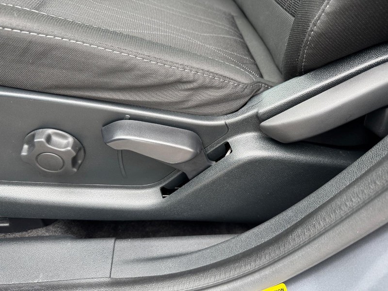 Ford EcoSport Vehicle Full-screen Gallery Image 18