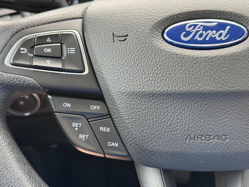 Ford EcoSport Vehicle Full-screen Gallery Image 21